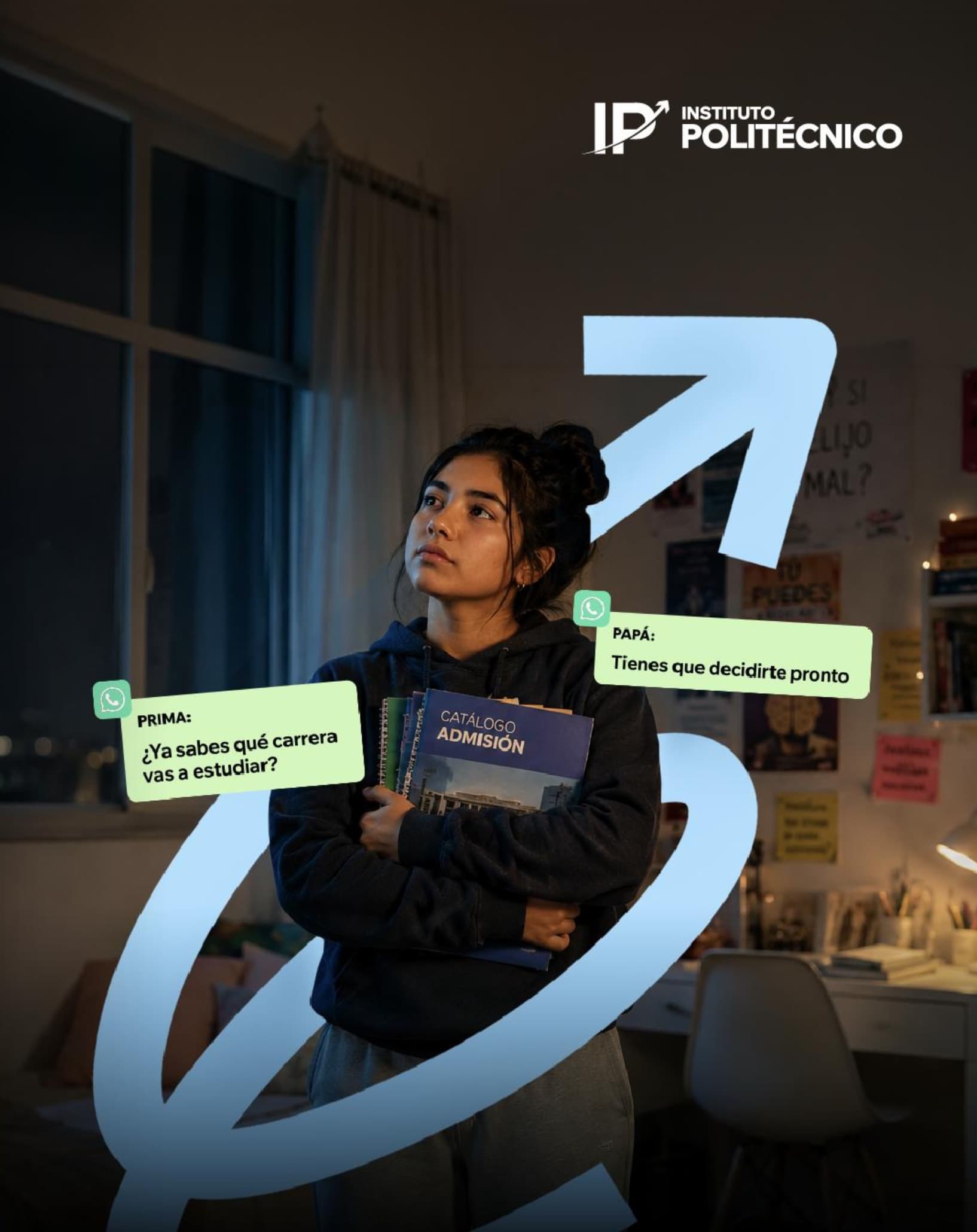 Estudiante sosteniendo catálogo de admisión con la Flecha Impulso